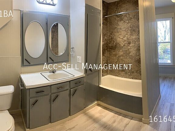 3rd image of 815 Crosby St NW #2