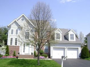 26 Remington Ct, Matawan, NJ 07747
