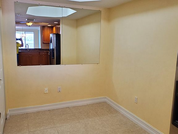 Bfast nook with pantry