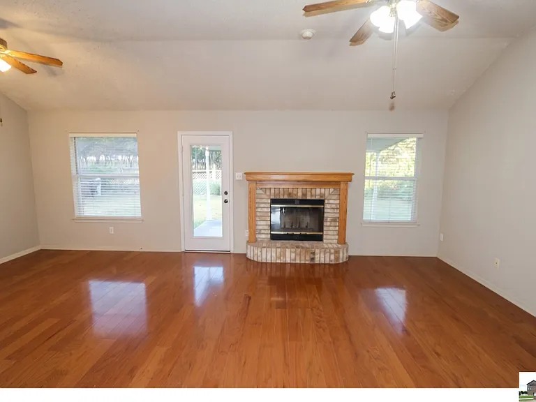924 Northern Dancer Dr — Photo 2