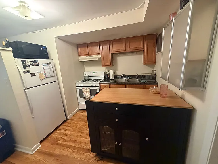 2420 N Seminary Ave — Photo 6