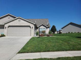 318 S Pumpkin Ridge Ct, Columbia City, IN