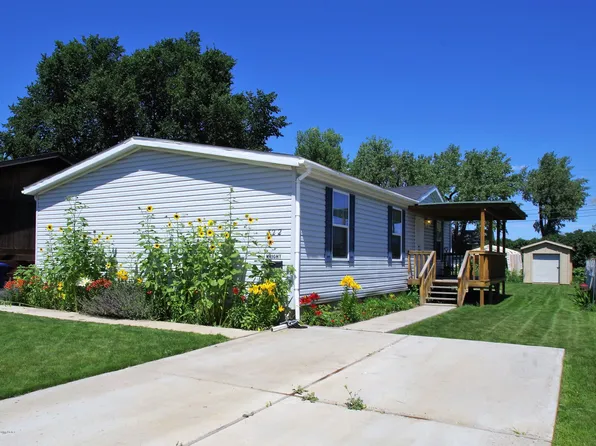 322 1st St SW, Dickinson, ND 58601