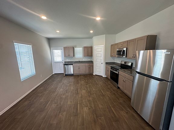 5th image of 2709 Derwent Dr