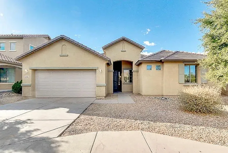 8206 S 22nd Ln — Photo 1