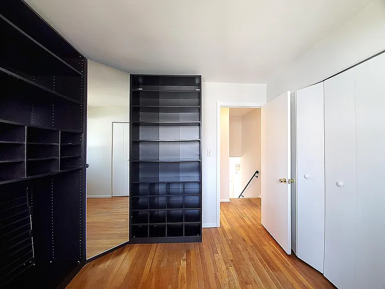 702 W Edmonston Dr — Photo 17