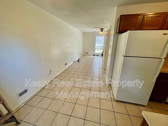 5th image of 118 Country Ln #C