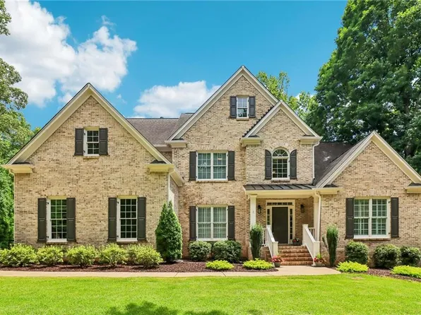 1035 Lillian Dr, Alpharetta, GA 30004