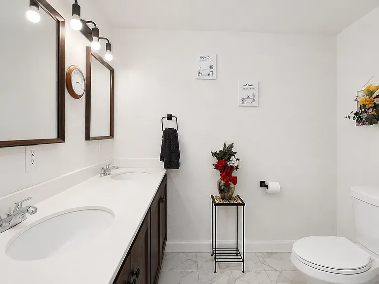 1034 Eldorado St — Photo 3