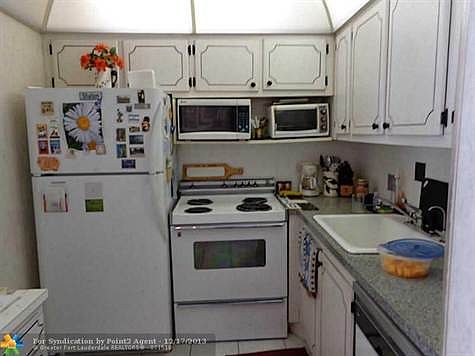 2nd image of 3105 Cambridge E #3105