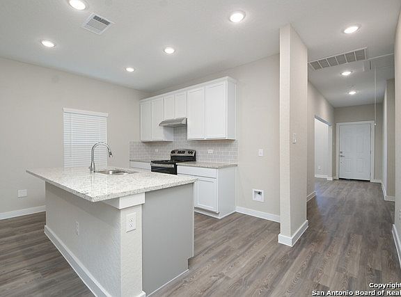 4th image of 534 Sterling Dr