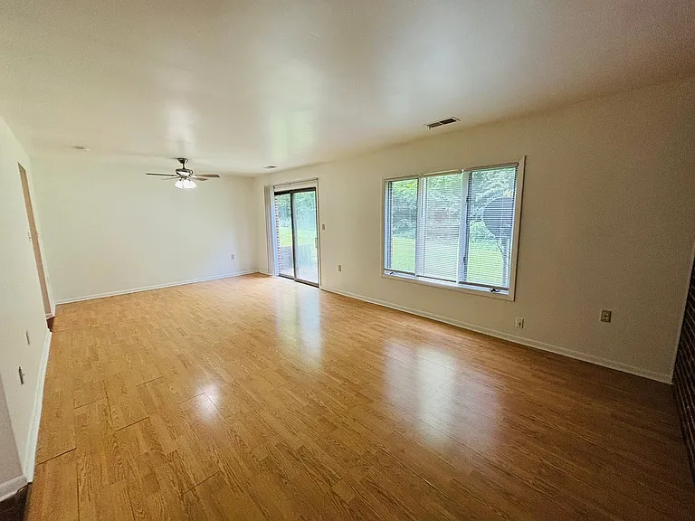 323 Shenandoah Cir — Photo 13