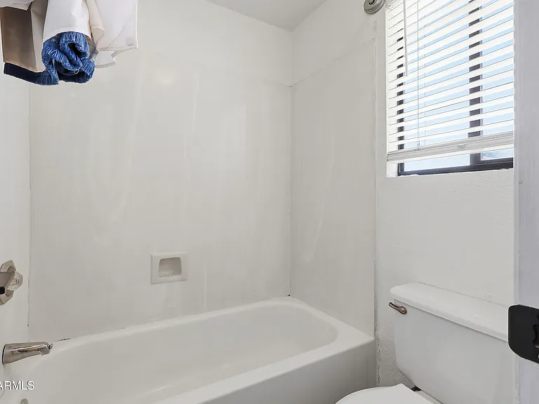 8875 S Ash Ave — Photo 15