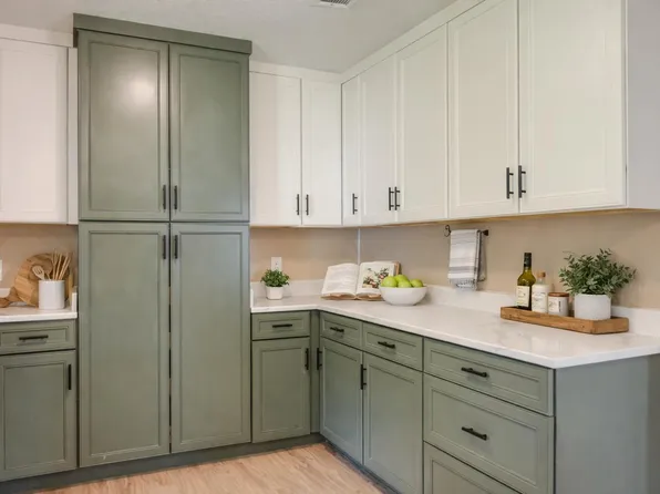 5593 Galaxy Dr, Crestview, FL 32539