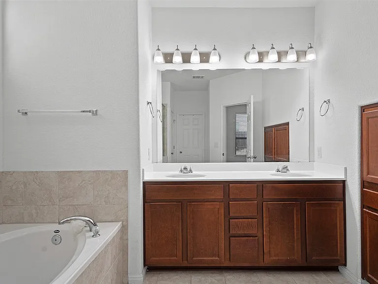 325 La Joya Pass — Photo 23