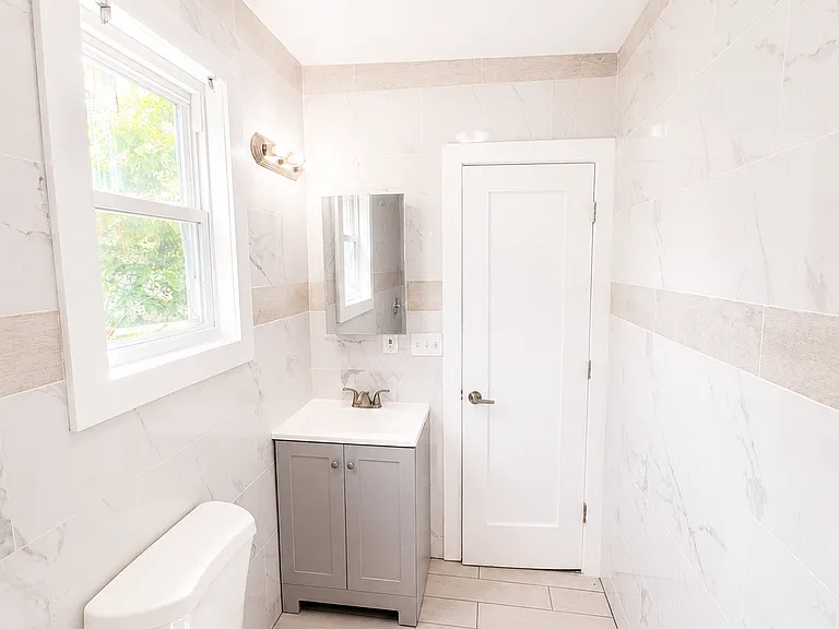 318 W Runyon St #3 — Photo 7
