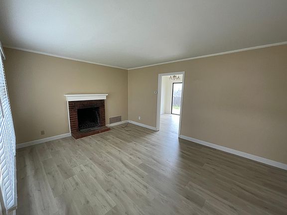 3rd image of 512 Del Mar Ave