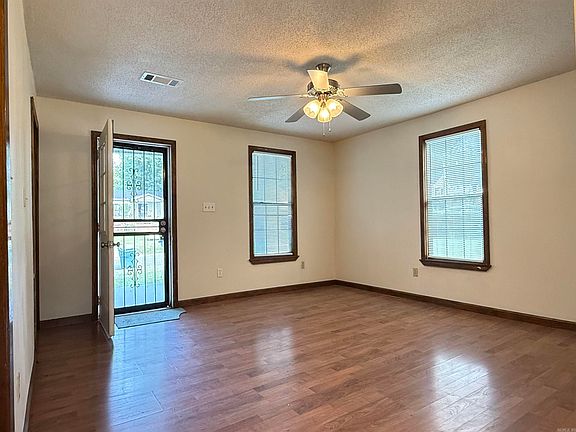 5th image of 2105 Dennison St