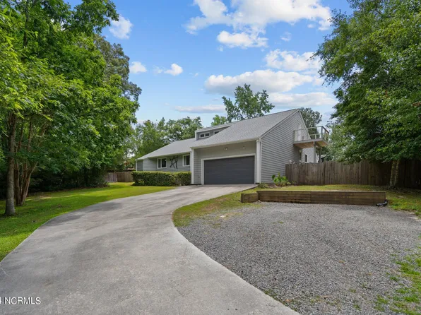 401 Creekview Drive E, Hampstead, NC 28443