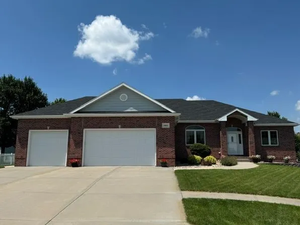 4905 Loch Loyal Ct, Hastings, NE 68901