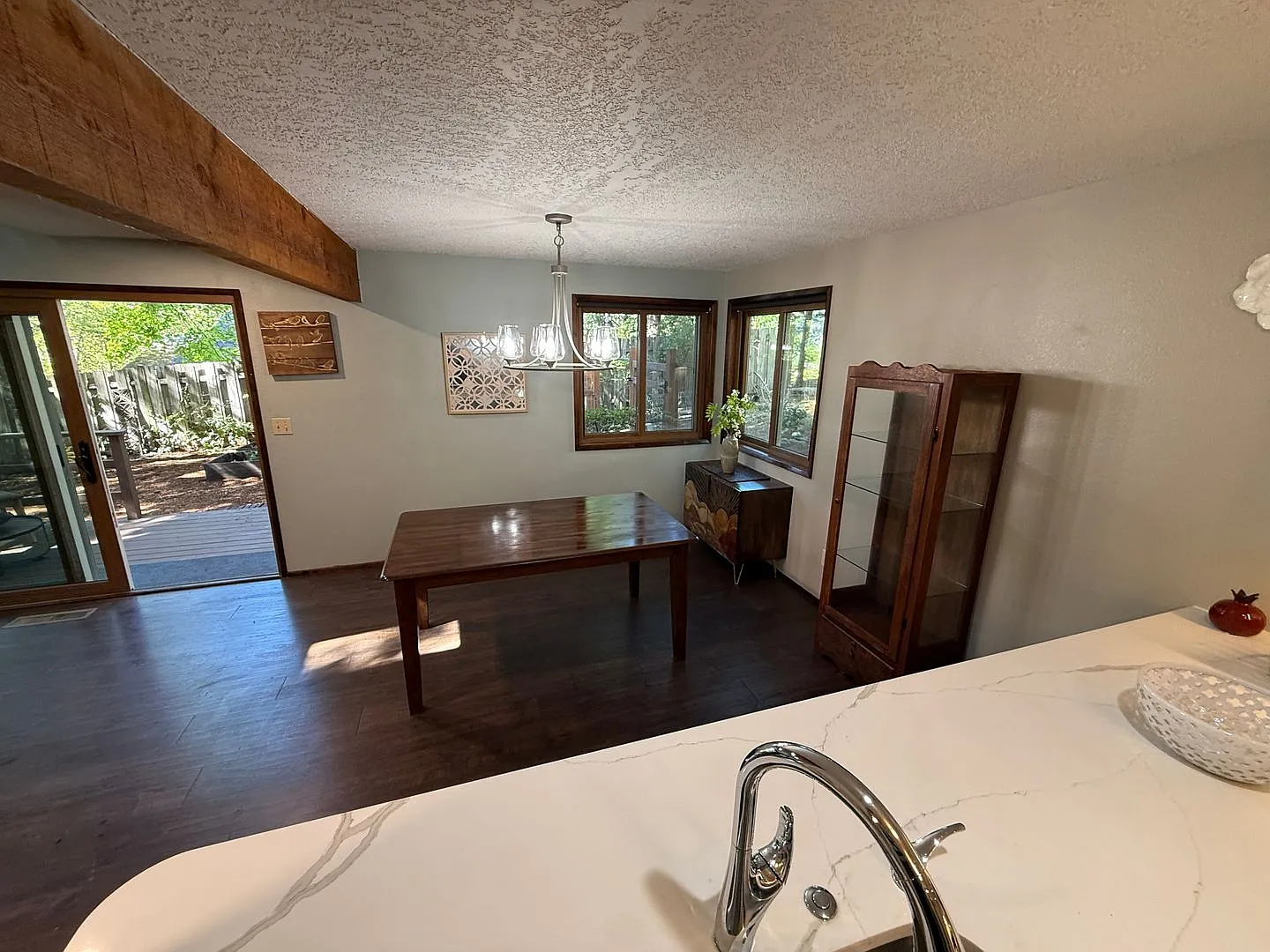 4bed/2bath Sunny Oasis — Photo 3