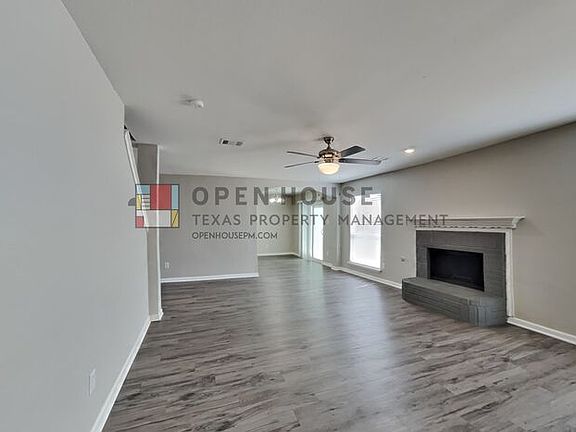 3rd image of 921 Grand National Blvd