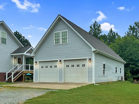 3rd image of 515 Governors Creek Ln