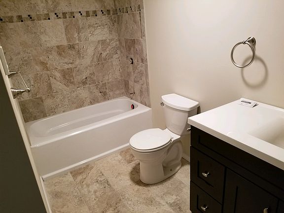3rd image of 400 Alderbrook Pl