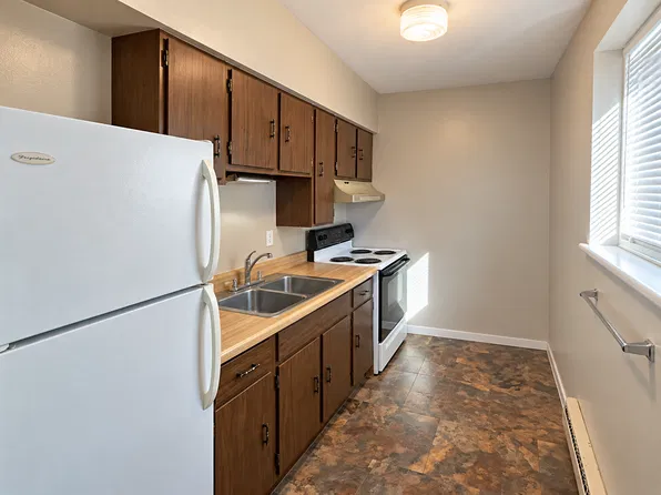 Cox Apartments, 1325 Cox St #1, Dubuque, IA 52001