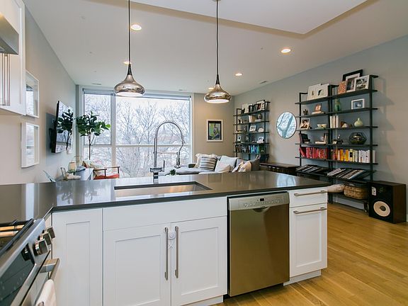 5th image of 2059 N Mozart St APT 3