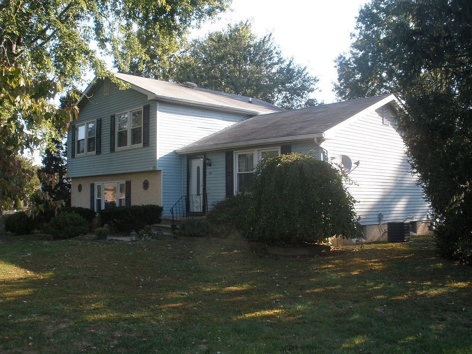 2nd image of 6 Acorn Ct
