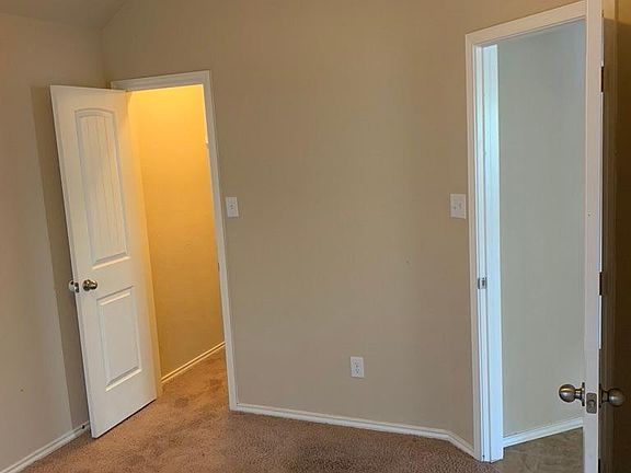 3rd image of 6419 Candleoak Cir