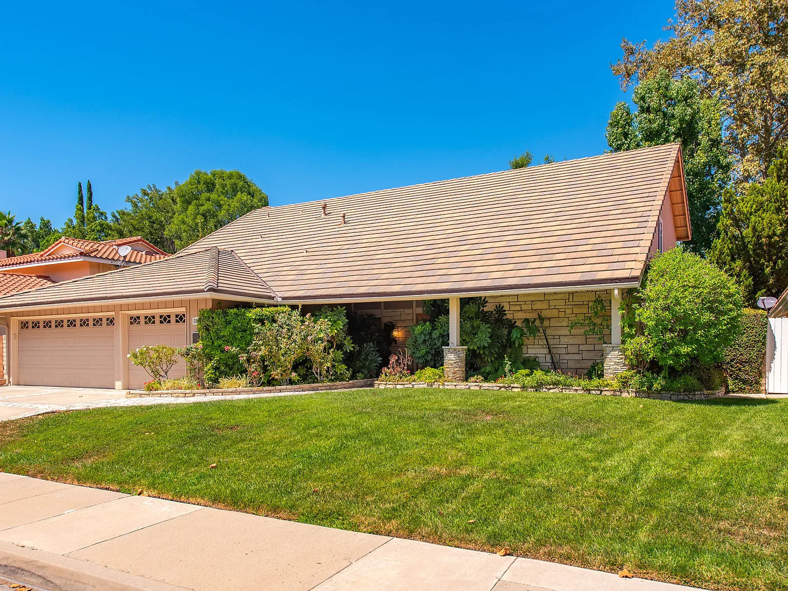 5 bed, 2512 sqft, $6,500 — Photo 3