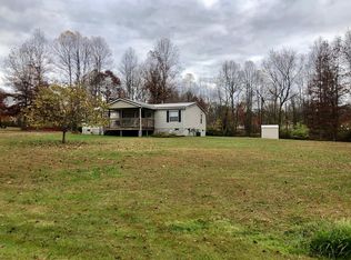 141 Lois Ln, Oak Hill, WV 25901