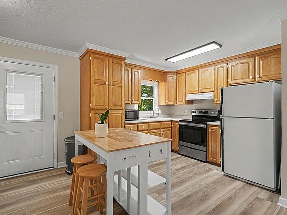 3rd image of 1019 Northview Dr