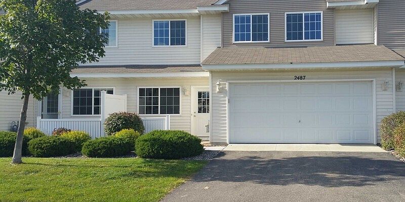 1st image of 2487 Yellowstone Dr