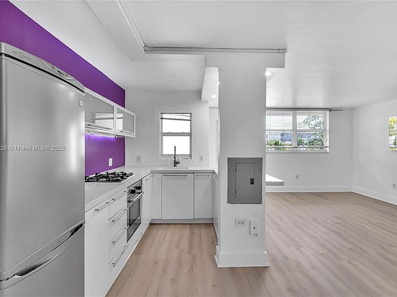 3rd image of 301 Jefferson Ave APT 4B