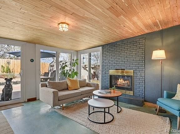 4th image of 1833 S Lowell Boulevard