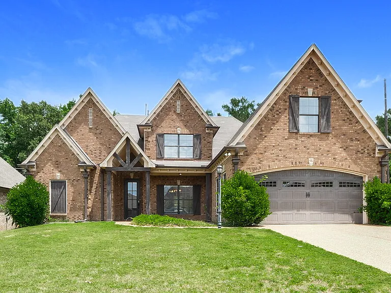 65 Ridgefield Dr — Photo 1