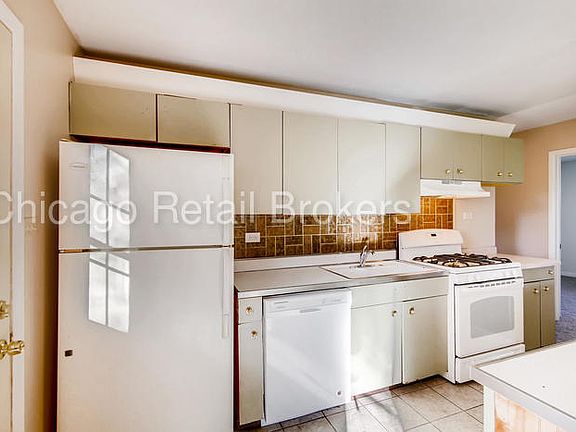 4th image of 9525 W Willow Ln