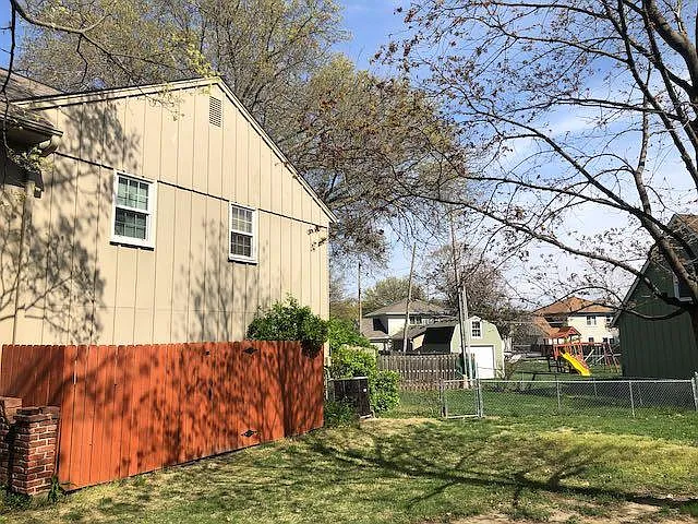 View of side yard
