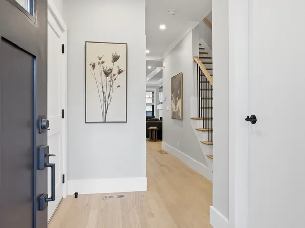 36 Loomis St #103, Bedford, MA 01730