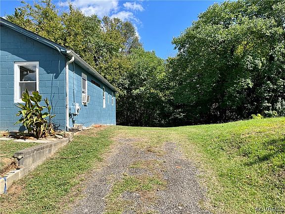 5th image of 909 Diamond St
