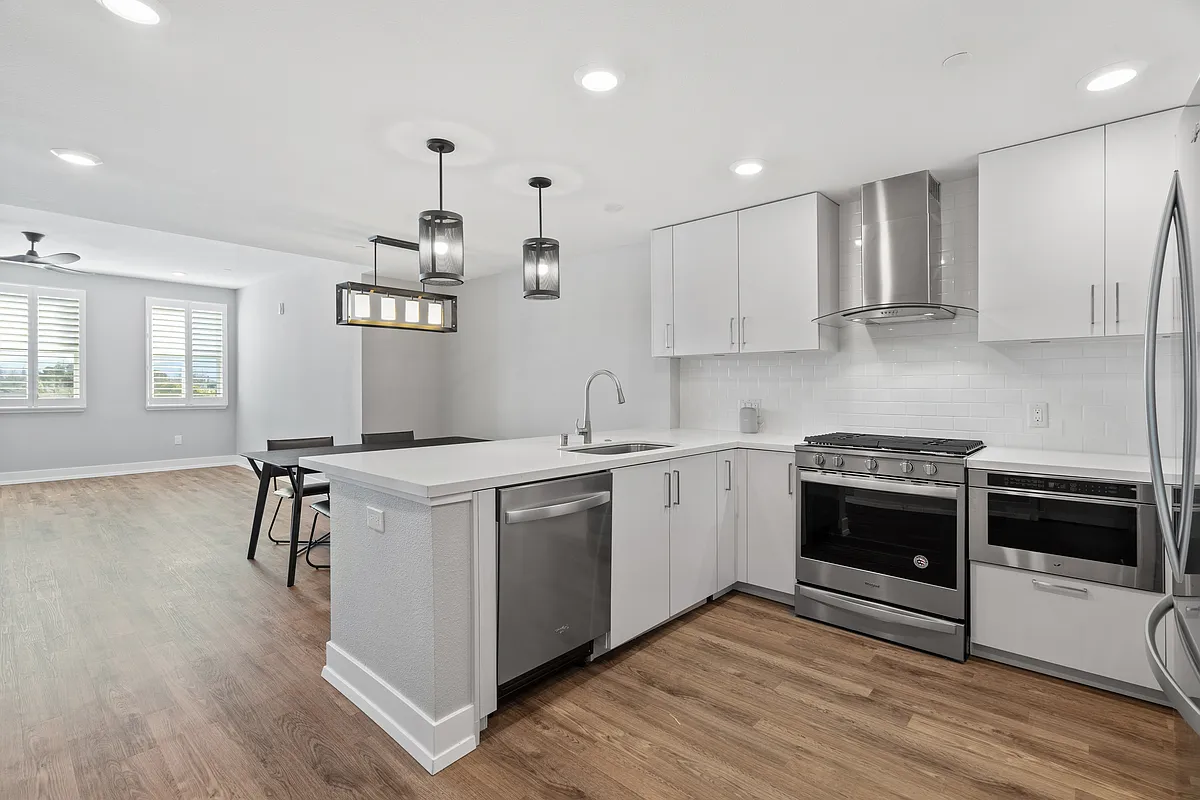 Building Photo - 1048 Monroe St #321