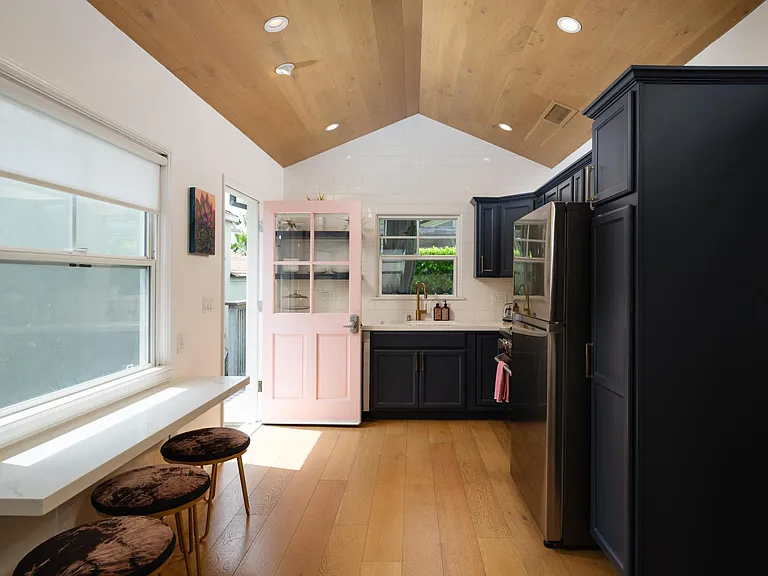 2325 Montrose Ave #C — Photo 7
