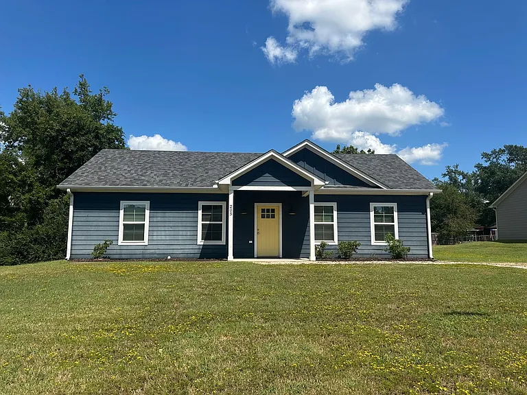 205 Gordon St — Photo 1