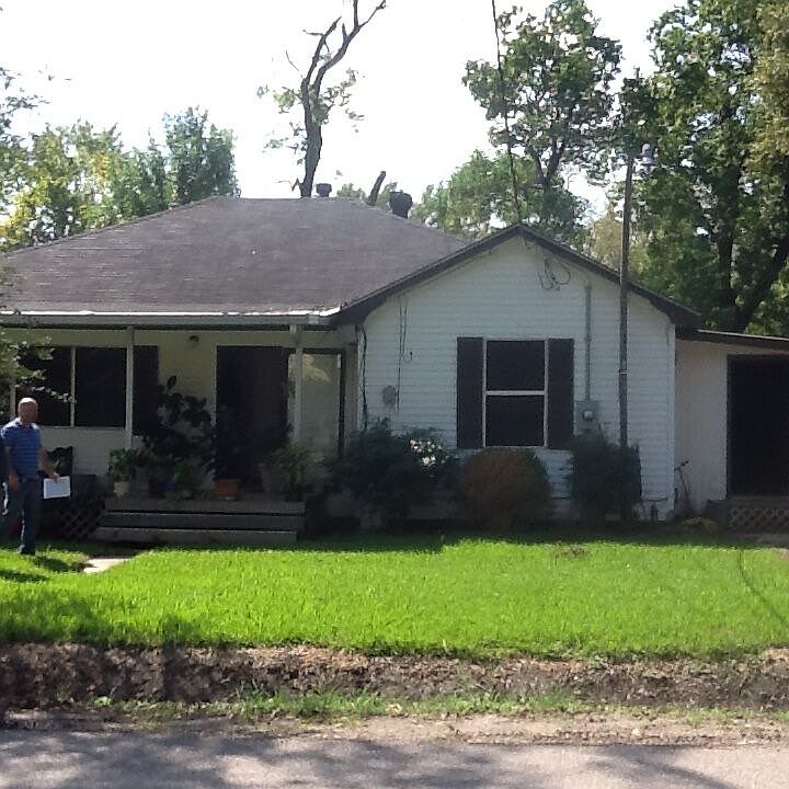 1st image of 215 W Herring St