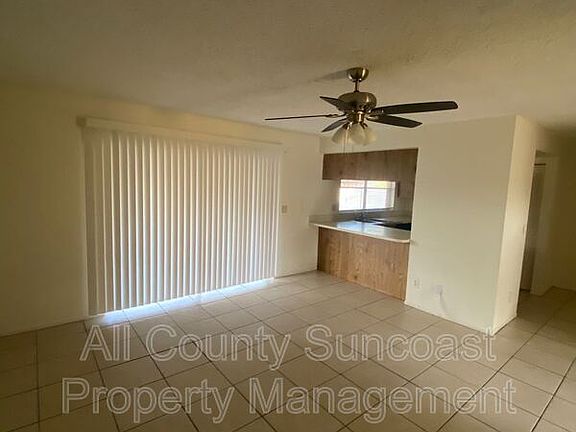4th image of 2578 Surrey Dr