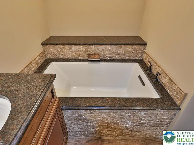 284 Walker Rd — Photo 80