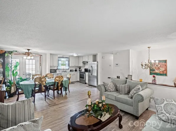 8619 Eaglewind Dr, Charlotte, NC 28212